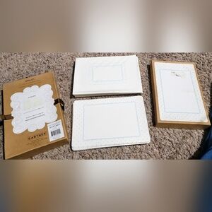 Gartner Studios Invitations Set